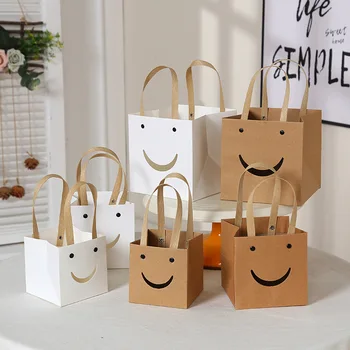 Kare Kağıt saplı çanta Gülümseme Tasarım Kağıt Torba Kraft Kağıt Torba Beyaz Kağıt Bisküvi Pişirme Ambalaj Hediye Kutusu 100 adet / grup