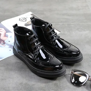 Marka tasarımcısı erkek moda parti gece kulübü chelsea çizmeler patent deri ayakkabı bullock platformu çizme ayak bileği botas hombre zapatos