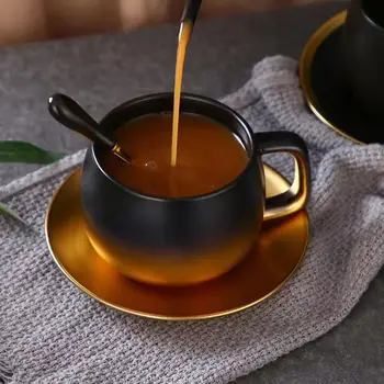 Lüks Siyah Altın Seramik kahve fincanı Espresso Kahve Çay Kahvaltı Süt fincan ve çay tabağı seti Kaşık ve çay tabağı Hediye kutu seti