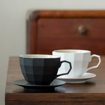 El yapımı Avrupa Lüks Stil Seramik Bardak Tabağı Setleri Popüler Çömlek 240 ML Siyah Beyaz Renk Çay Kahve Drinkware 3