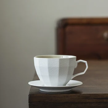 El yapımı Avrupa Lüks Stil Seramik Bardak Tabağı Setleri Popüler Çömlek 240 ML Siyah Beyaz Renk Çay Kahve Drinkware 4